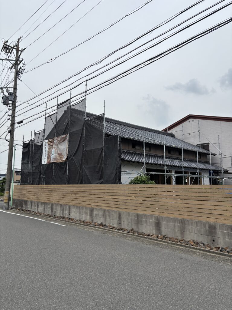 瓦の葺き替え工事で屋根を軽量化