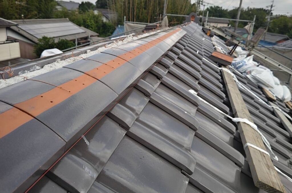 棟瓦もガイドライン工法で耐風性能抜群です