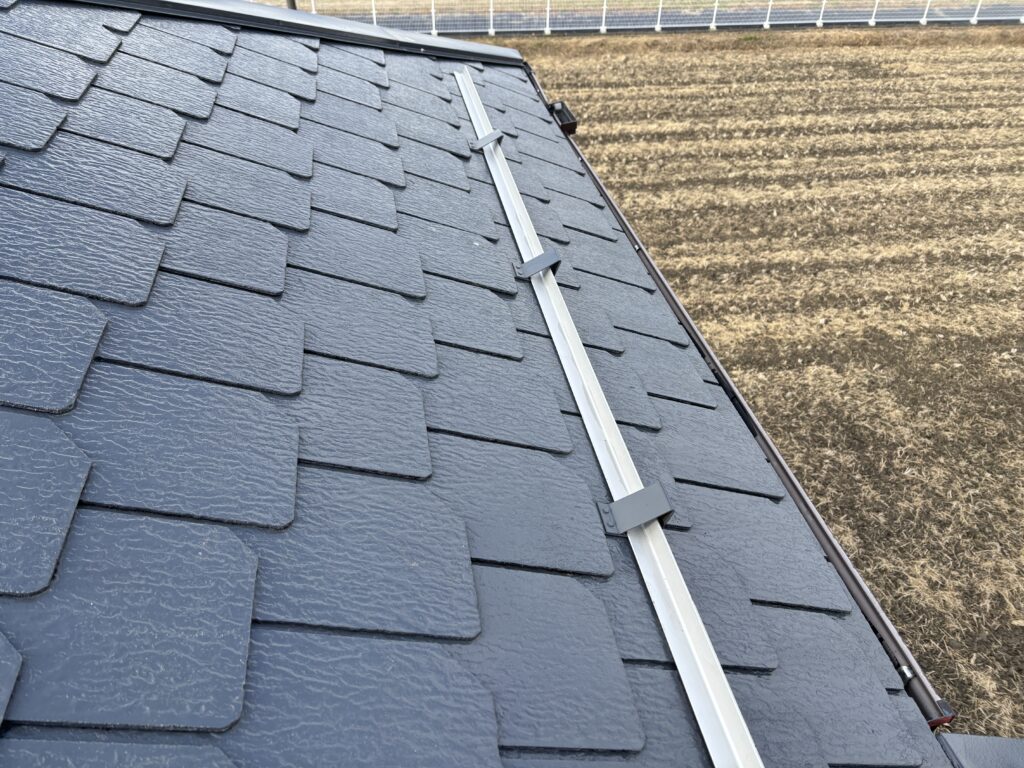 カラーベストの雪止め金具にステンレス製のアングルを追加しました