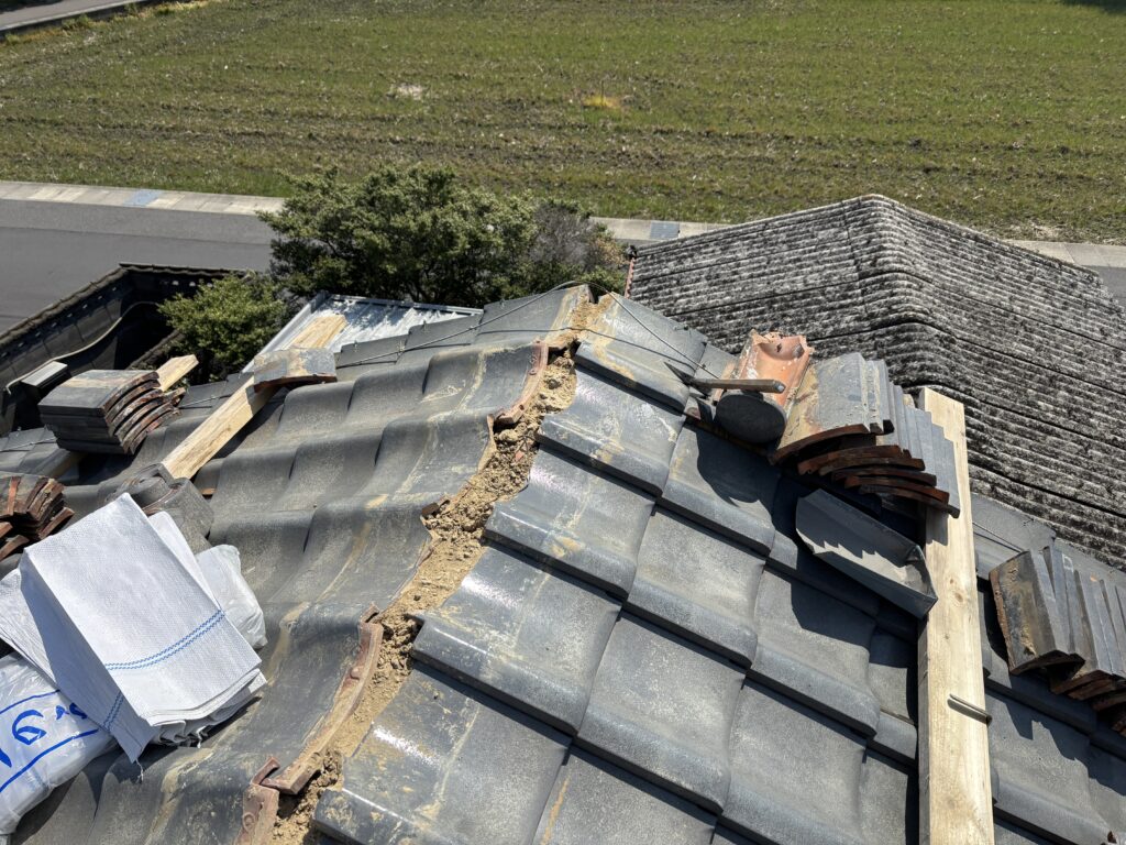 棟瓦の解体工事