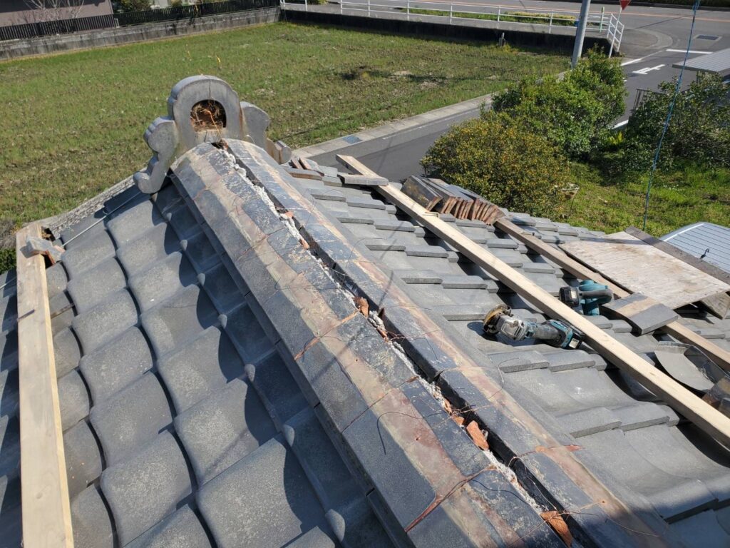 棟瓦の積み直し