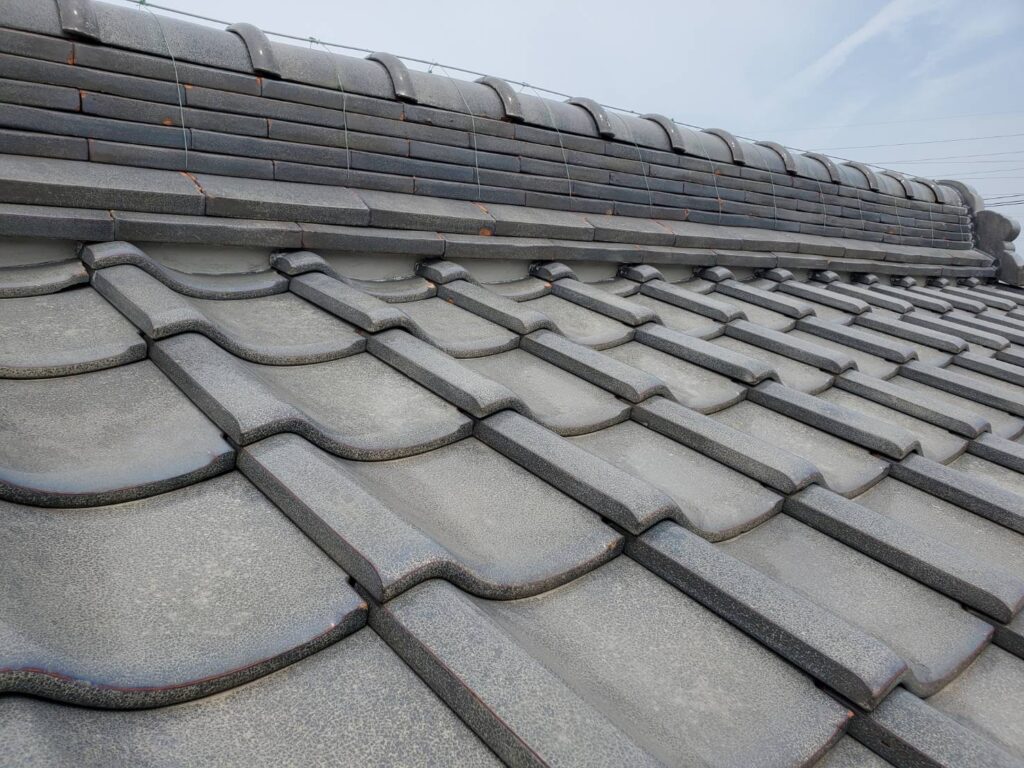 瓦屋根についている棟瓦