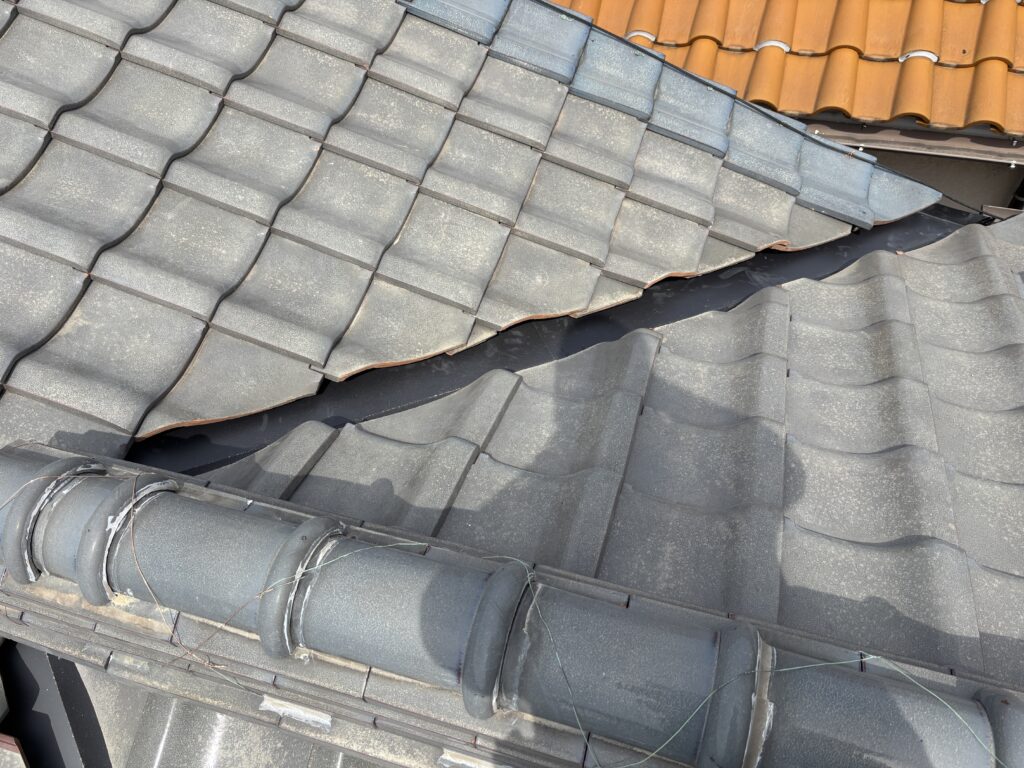 ステンレスの谷板に交換で雨漏り解消