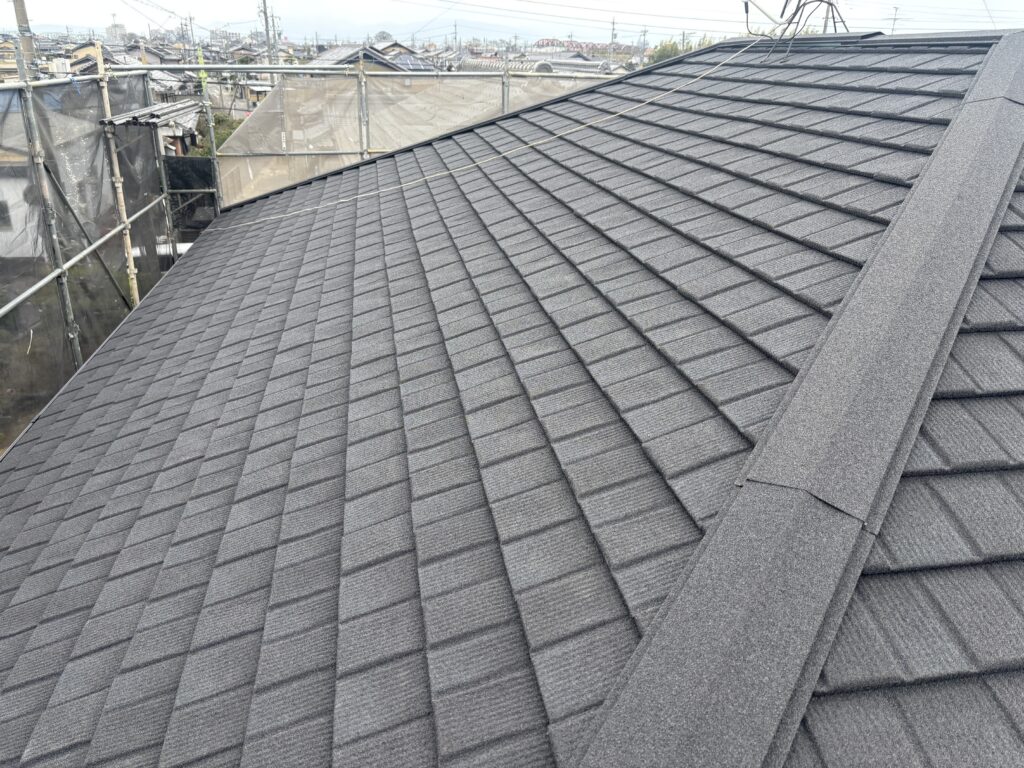 スレートの上からカバー工法を実施しました