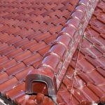 銅線が切れてしまった棟瓦