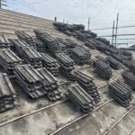 セメント瓦をめくったら雨漏りの跡がはっきり見えました