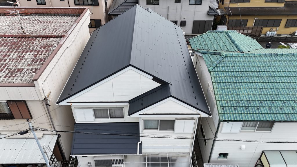 施工後｜横暖ルーフでカバー工法を施工し、屋根がすっきりと生まれ変わりました